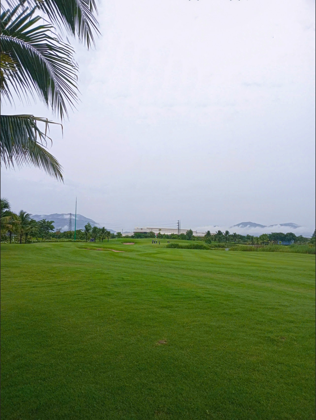 MƯA LỚN THƯ GIÃN – CUỘC CHƠI KHÔNG HOÃN TẠI SÂN GOLF CHÂU ĐỨC